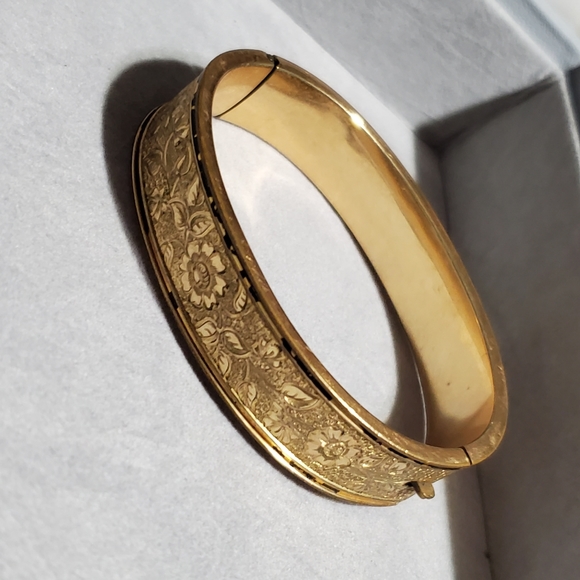 Vintage bangle bracelet - Picture 3 of 6